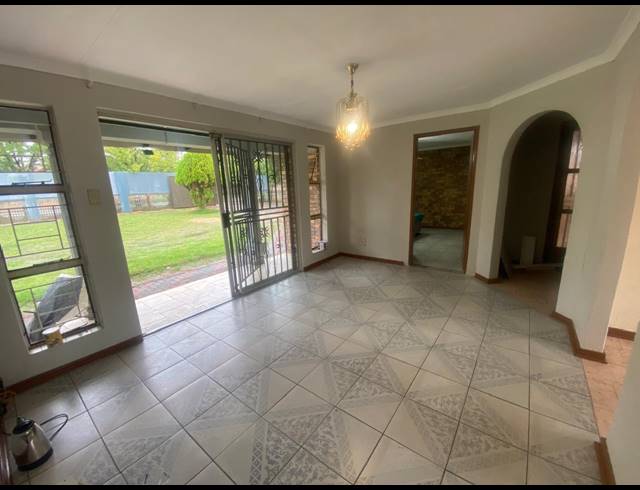 34 BEDROOM HOUSE FOR SALE IN BEDWORTH PARK